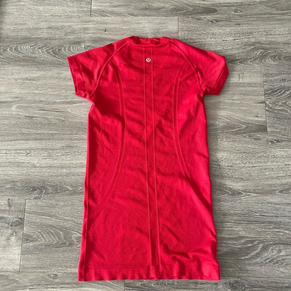 Lululemon Swiftly Tech red short sleeve - Picture 4 of 8